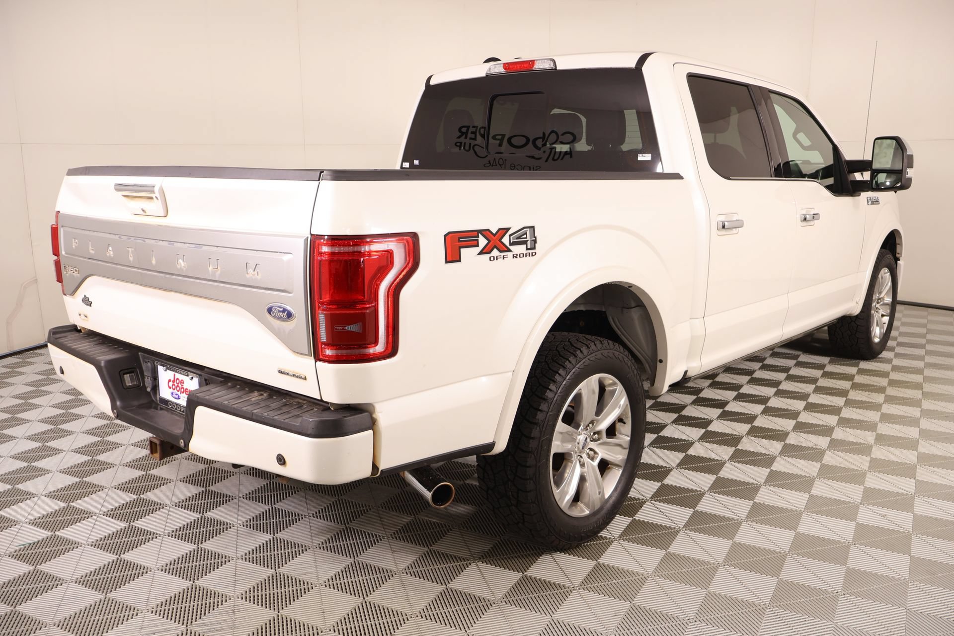 Used 2015 Ford F150 Platinum w/ Equipment Group 701A Luxury AWD/4WD image 22