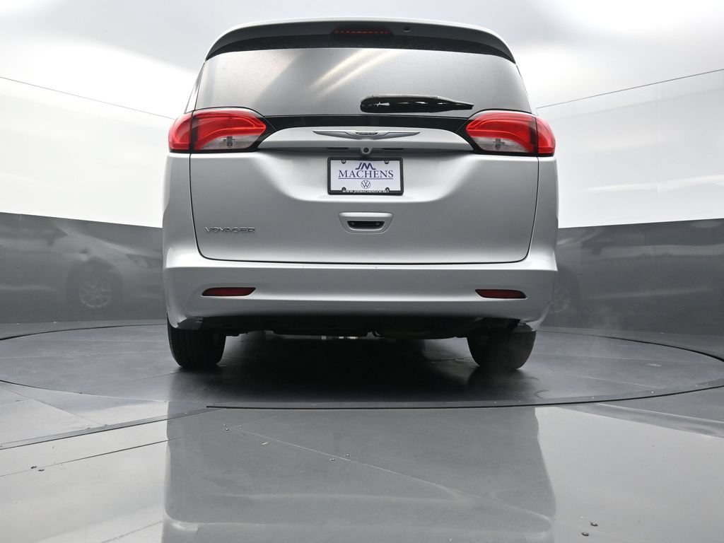 Used 2022 Chrysler Voyager LX FWD image 28
