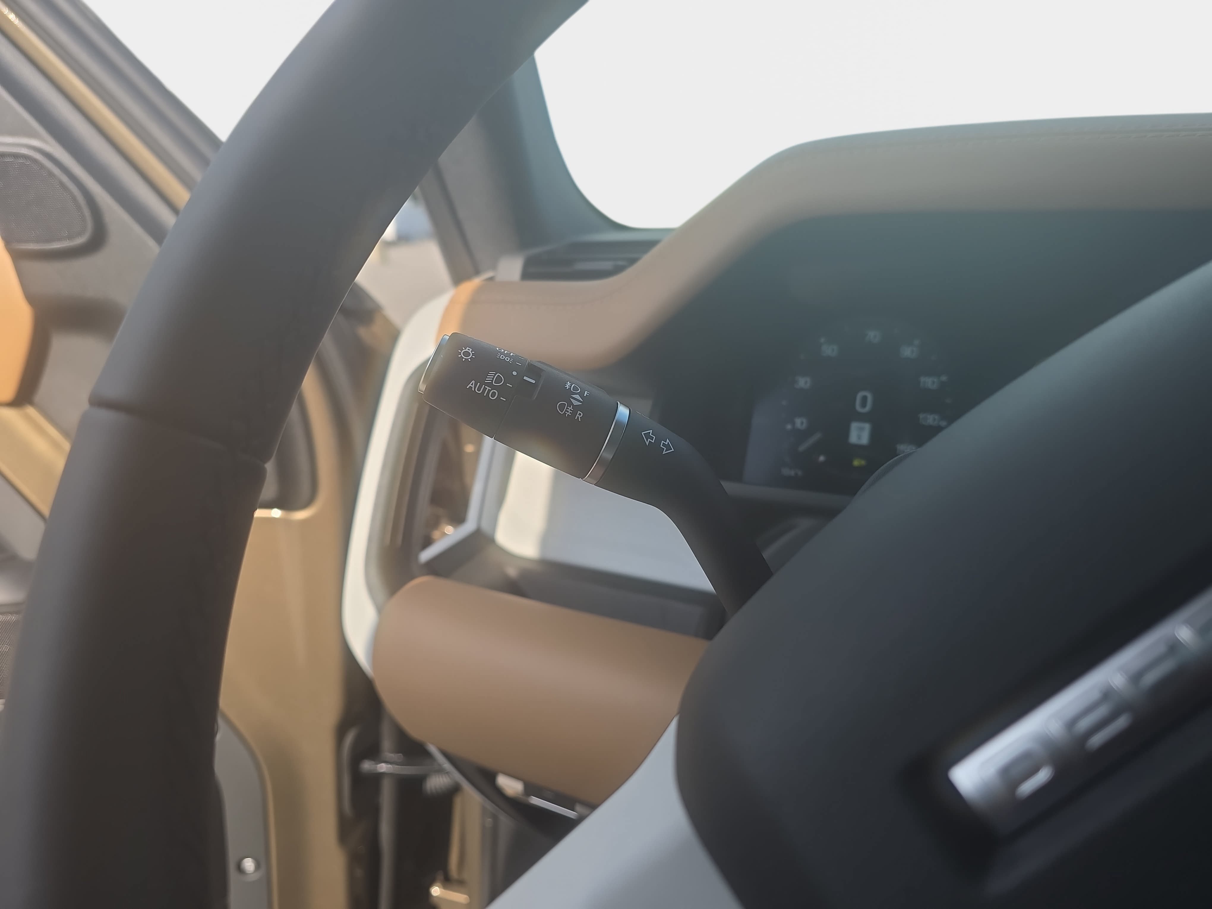 New 2026 Land Rover Defender 110 X-Dynamic SE AWD/4WD image 23