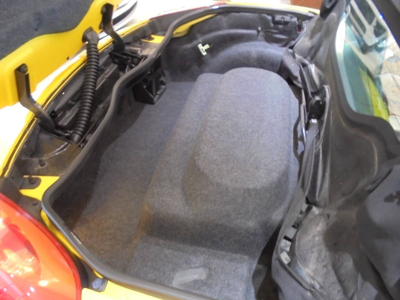 Used 2007 Pontiac Solstice Convertible RWD image 28