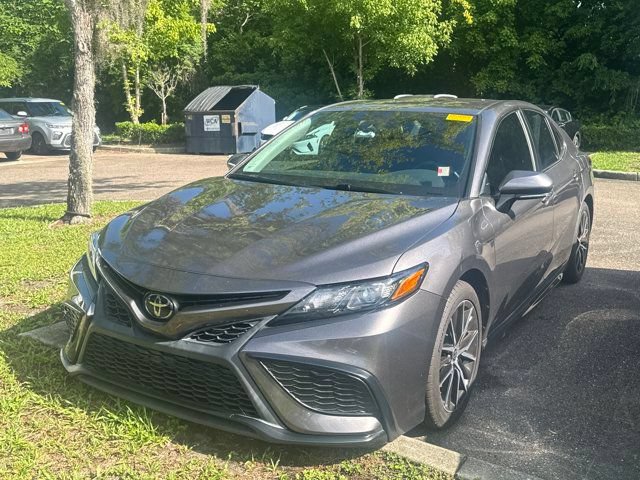 Used 2021 Toyota Camry SE w/ Convenience Package FWD image 3