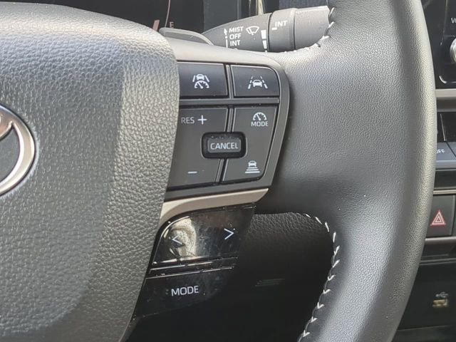 Used 2025 Toyota Camry SE image 28