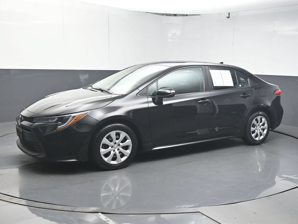 Used 2023 Toyota Corolla LE FWD image 4