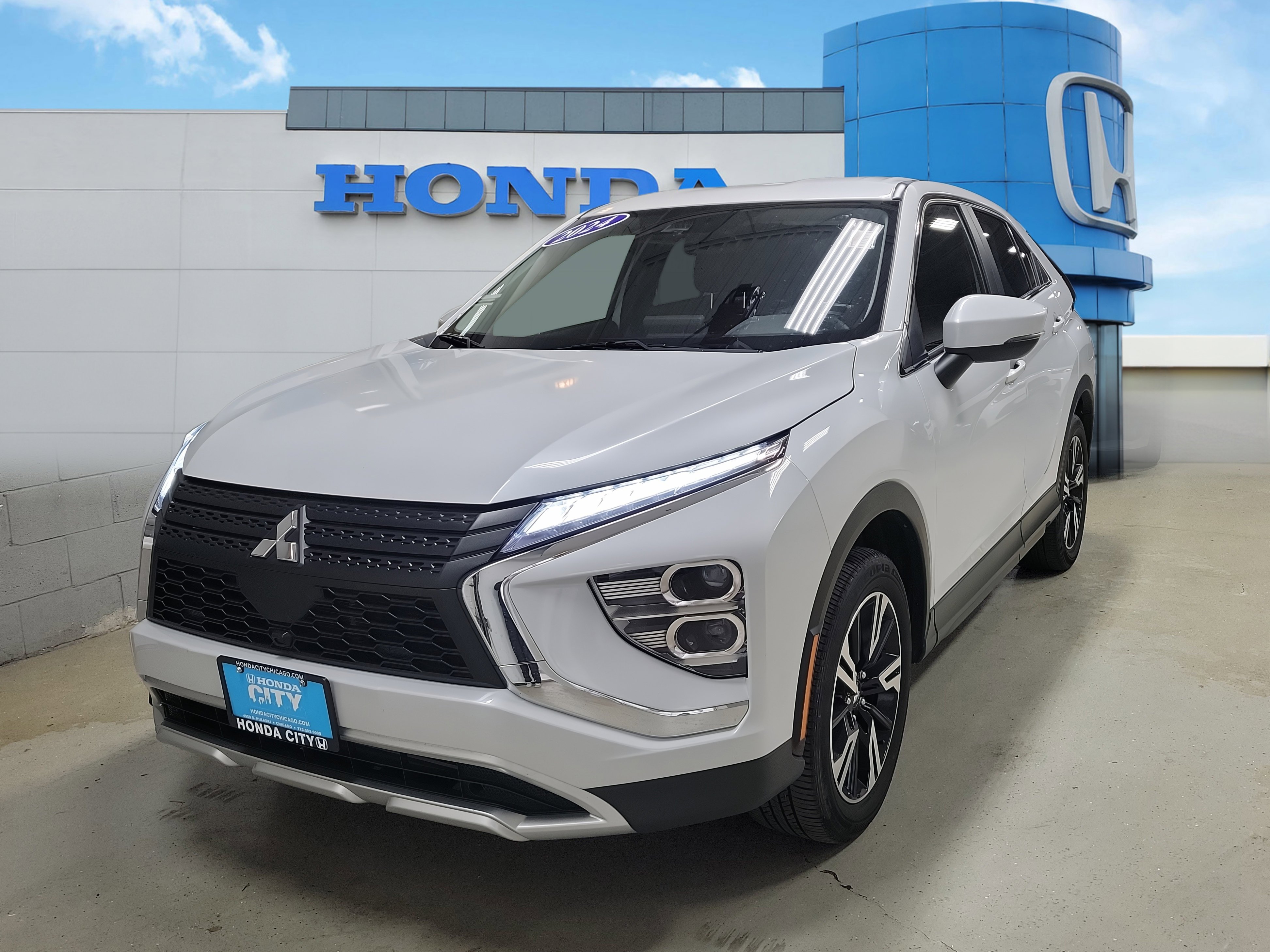 Used 2024 Mitsubishi Eclipse Cross SE image 2