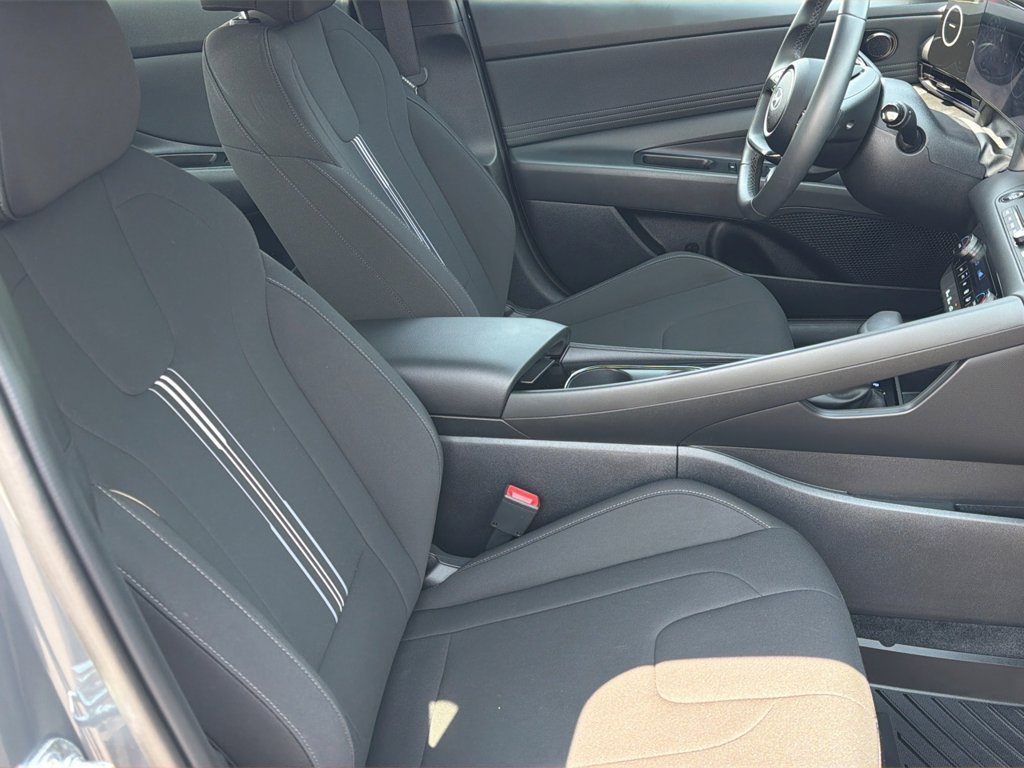 Certified 2025 Hyundai Elantra SEL FWD image 26