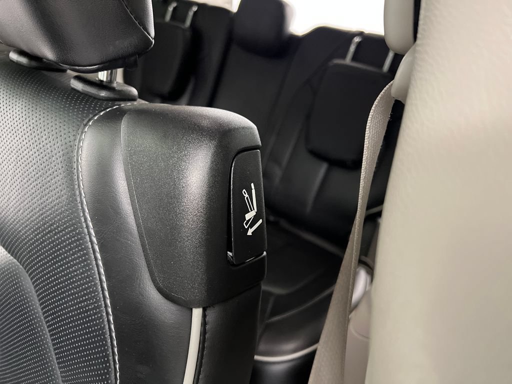 Used 2024 Chrysler Pacifica Limited FWD image 19