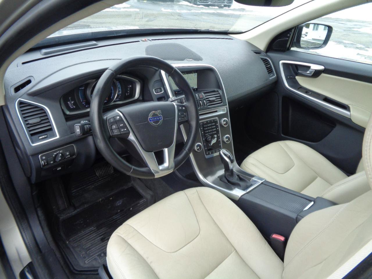 Used 2016 Volvo XC60 T5 Platinum w/ Protection Package FWD image 7