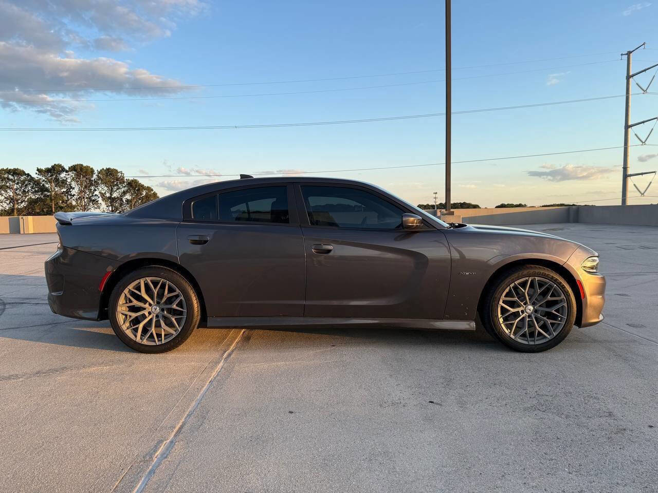 Used 2019 Dodge Charger R/T w/ Plus Group RWD image 4