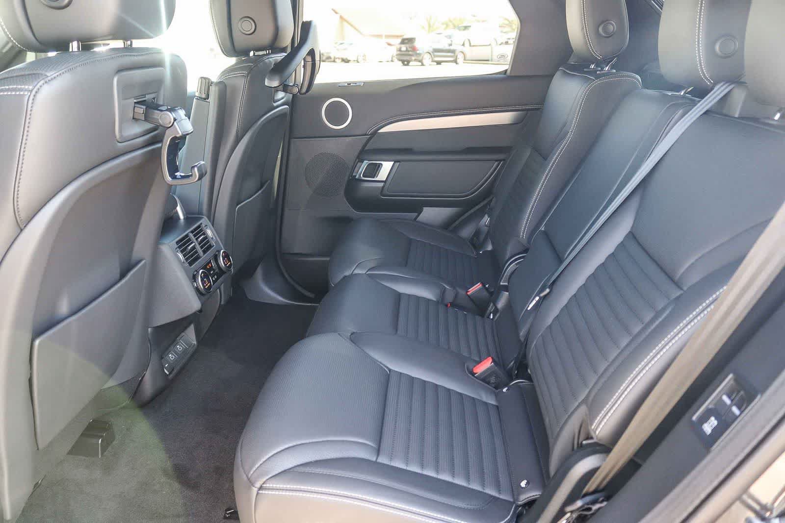 New 2026 Land Rover Discovery Dynamic SE AWD/4WD image 17