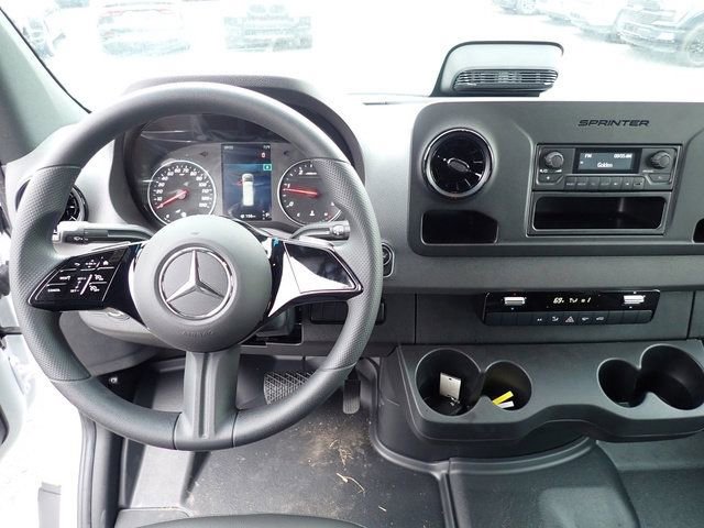 Used 2025 Mercedes-Benz Sprinter 2500 image 13
