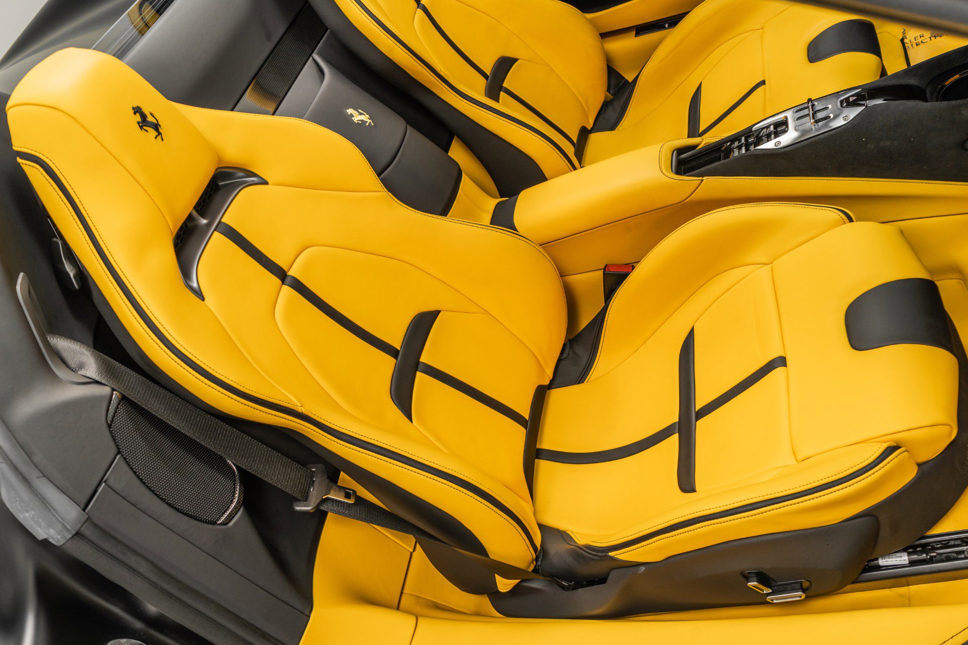 Used 2024 Ferrari SF90 Spider image 27