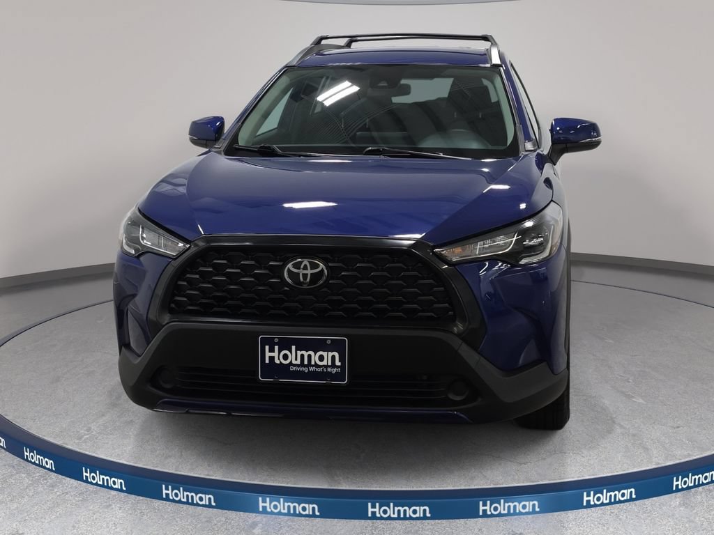 Used 2022 Toyota Corolla Cross LE AWD/4WD image 3