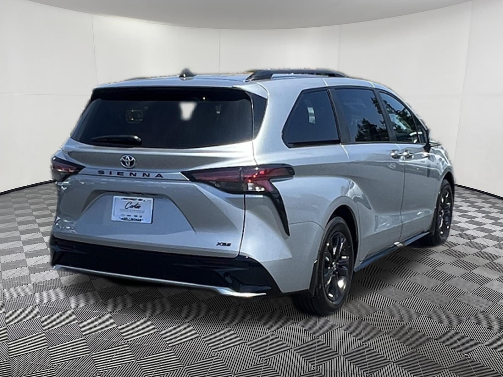 Used 2025 Toyota Sienna XSE AWD/4WD image 6