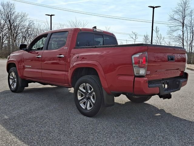 Used 2016 Toyota Tacoma Limited w/ Towing Package image 7