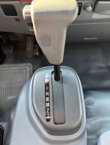 Used 2019 Isuzu NPR image 21
