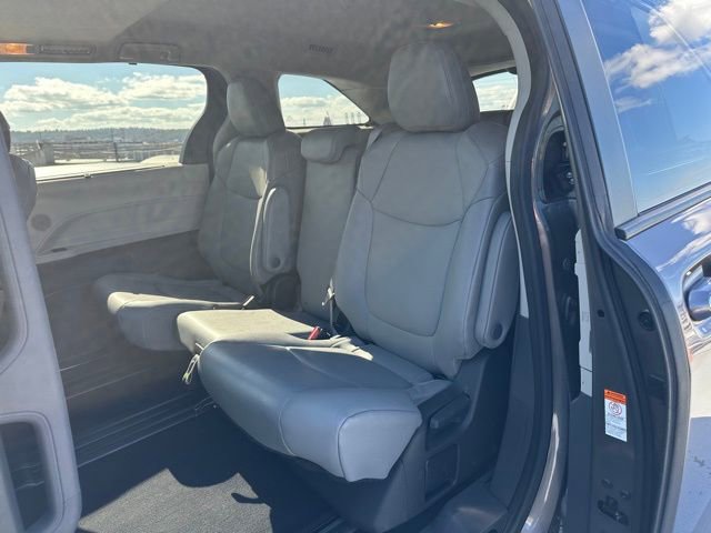 Used 2023 Toyota Sienna XLE image 12