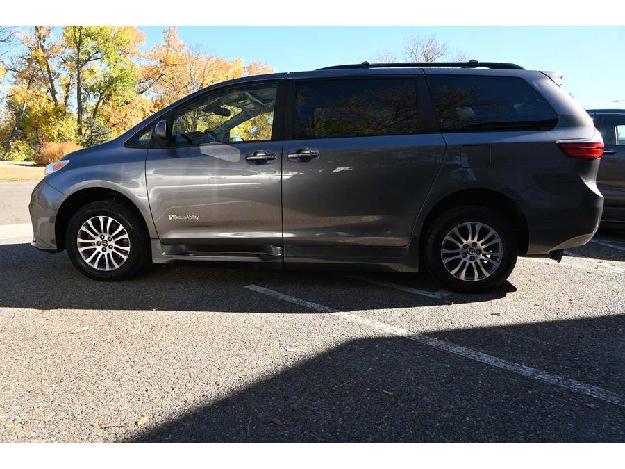 Used 2020 Toyota Sienna XLE FWD image 9