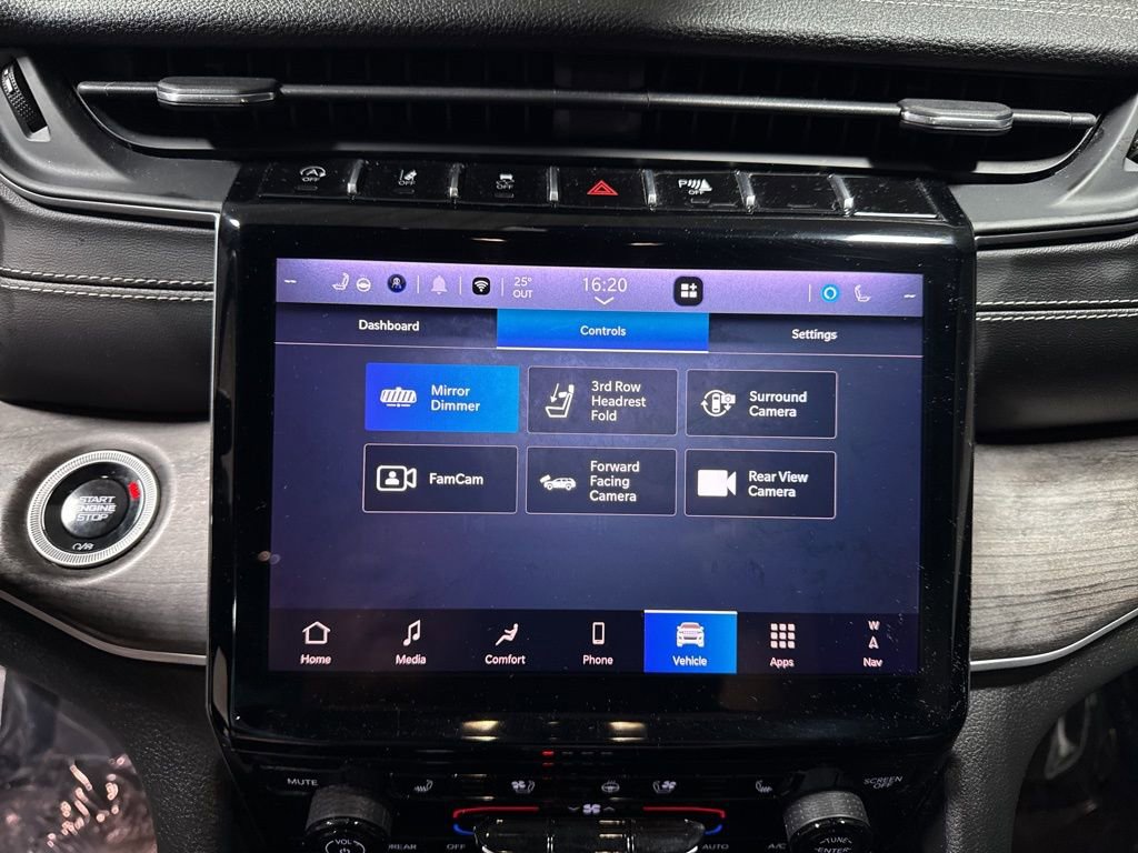 Used 2024 Jeep Grand Cherokee L Limited w/ Luxury Tech Group II image 39