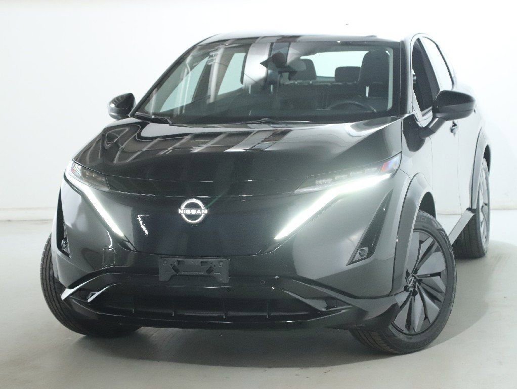 Used 2023 Nissan Ariya AWD image 3