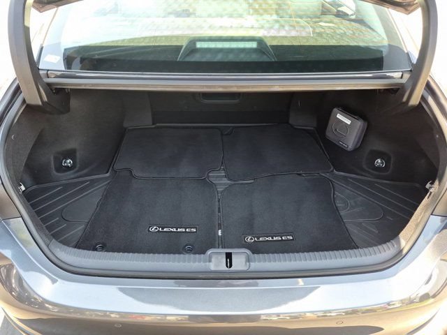 Used 2025 Lexus ES 300h w/ Premium Package FWD image 28
