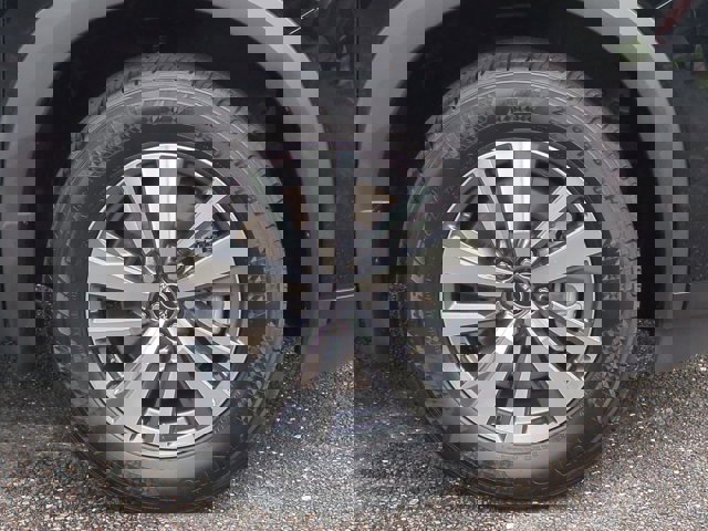 Used 2024 Nissan Pathfinder SL image 11