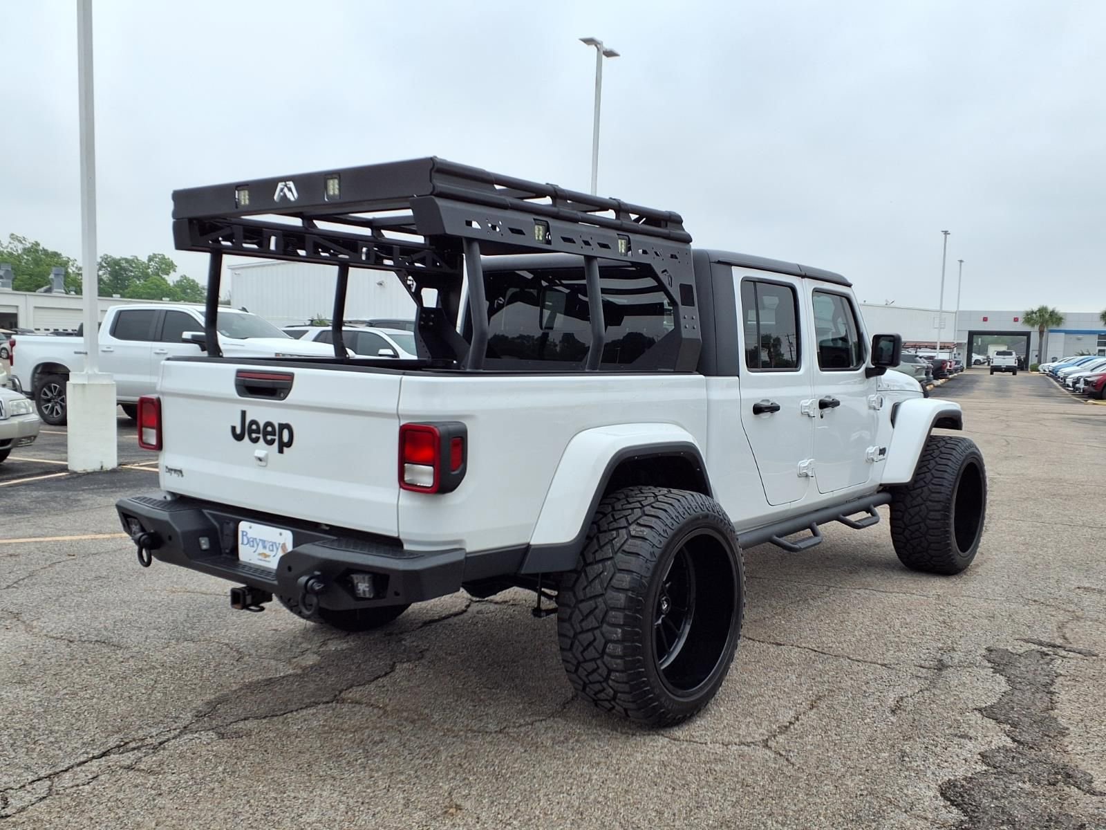 Used 2024 Jeep Gladiator Sport AWD/4WD image 2