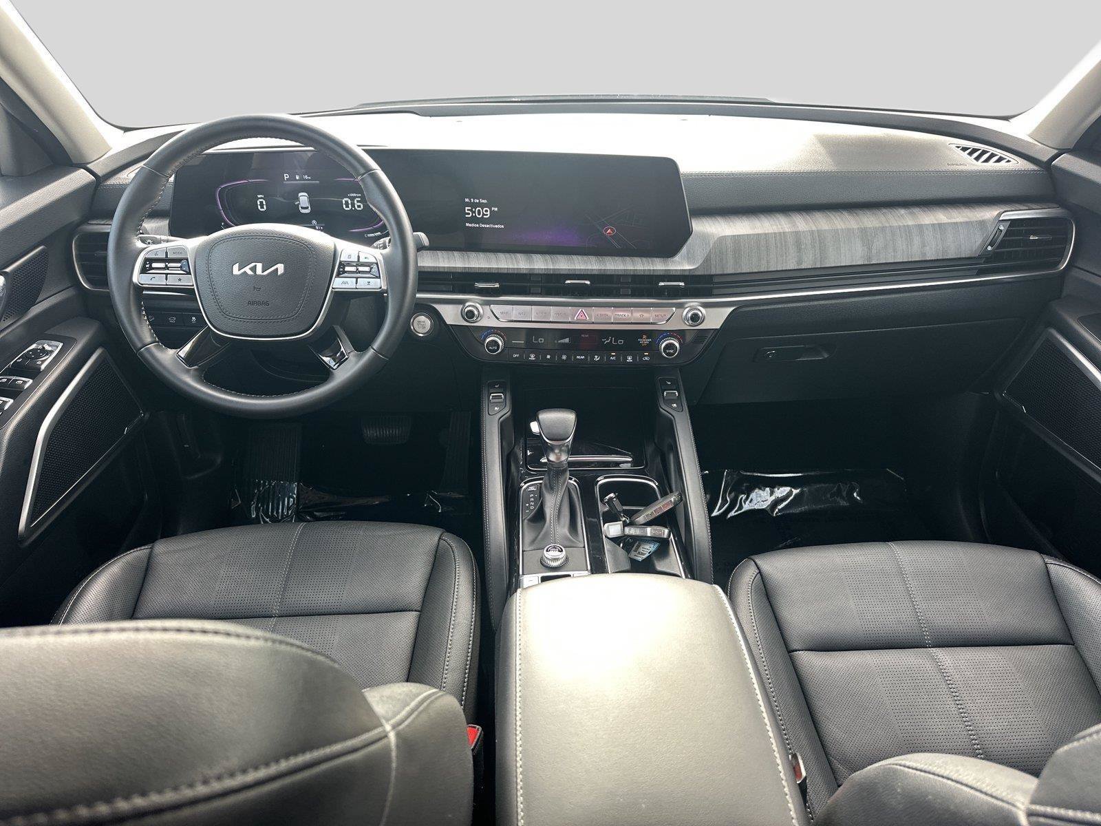 Used 2024 Kia Telluride EX w/ EX Captain's Chair Package FWD image 18