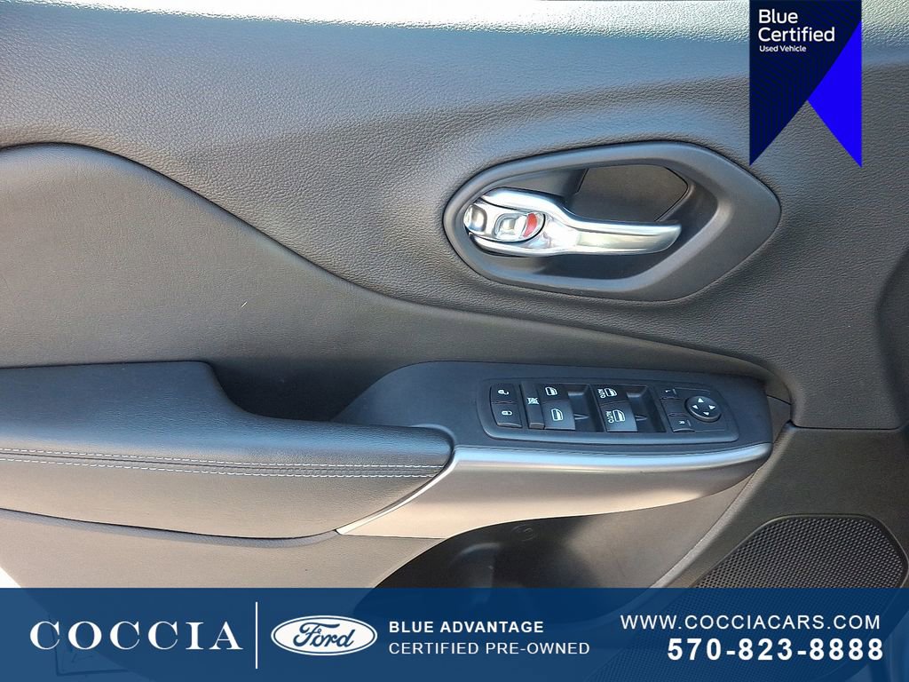 Used 2019 Jeep Cherokee Latitude Plus image 12