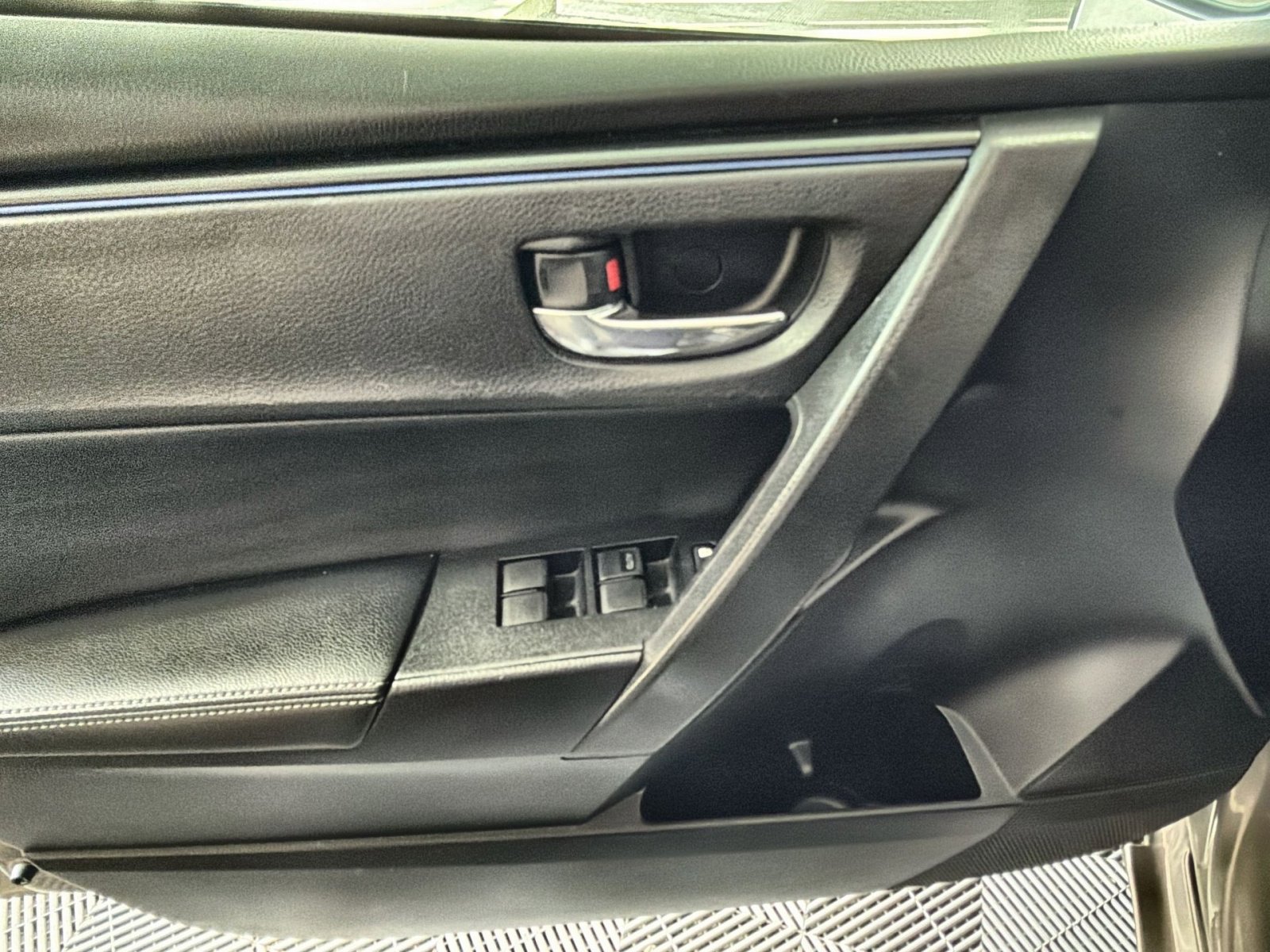 Used 2019 Toyota Corolla SE w/ Carpet Mat Package (TMS) image 15