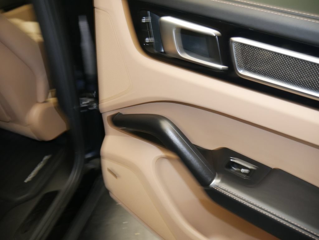 Certified 2023 Porsche Cayenne GTS AWD/4WD image 28