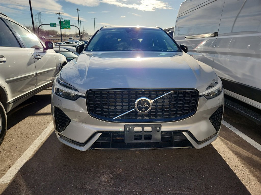 Used 2023 Volvo XC60 B6 Ultimate w/ Climate Package image 2