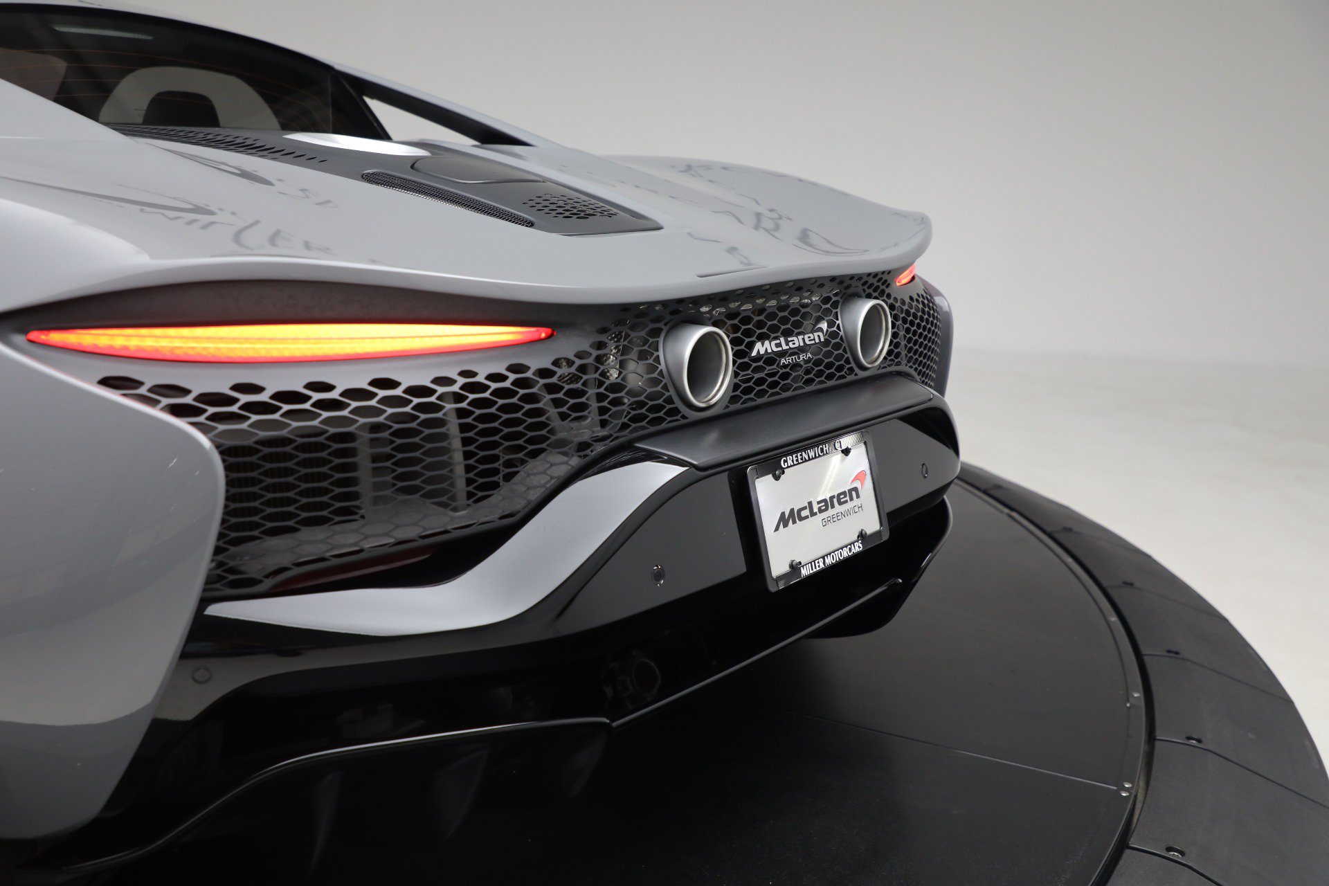 Used 2023 McLaren Artura RWD image 35