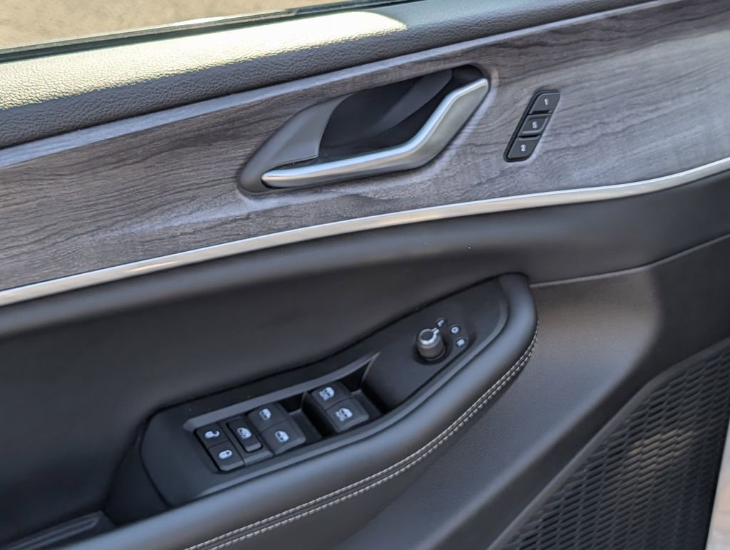 Used 2024 Jeep Grand Cherokee L Limited w/ Luxury Tech Group II image 24