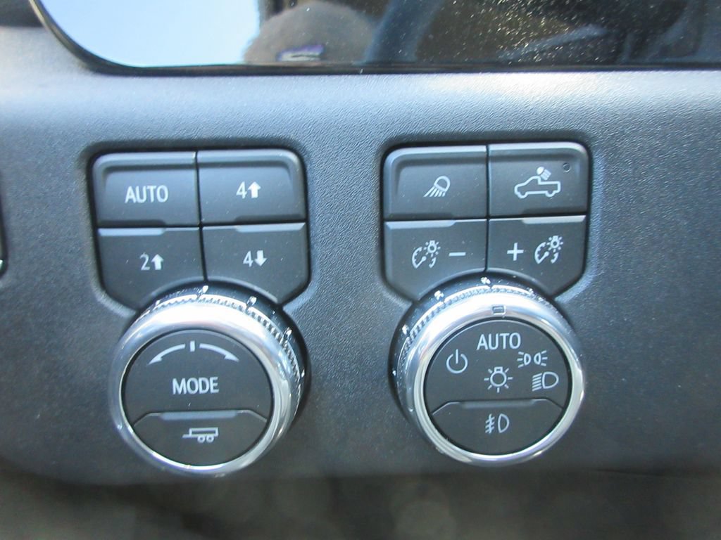 New 2026 GMC Sierra 2500 SLE w/ SLE Value Package; AWD/4WD image 17