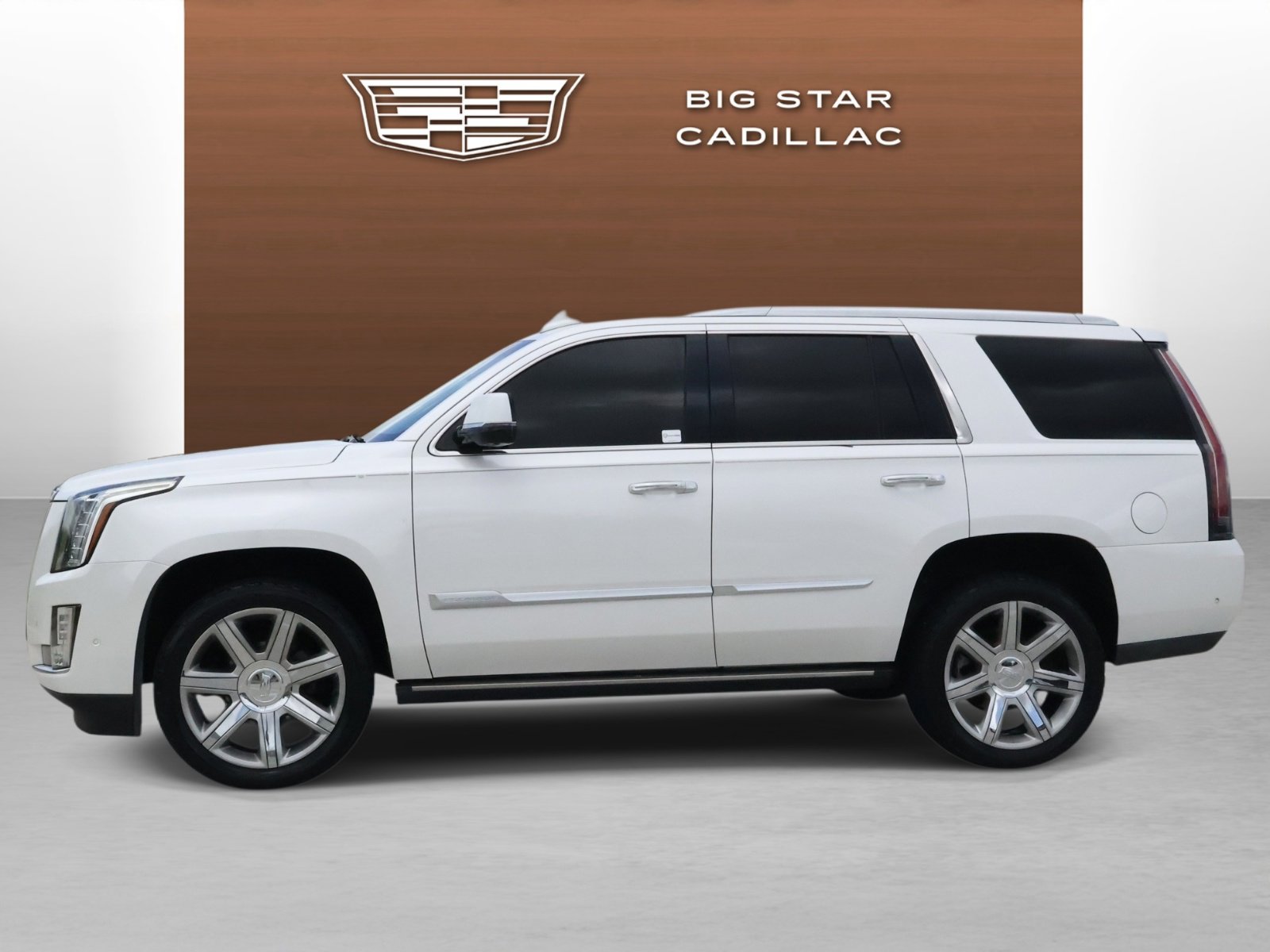 Used 2018 Cadillac Escalade Premium Luxury RWD image 2
