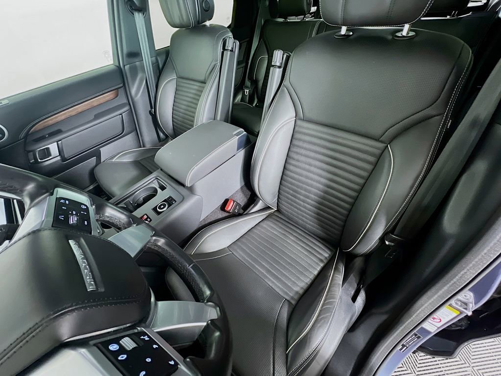 Used 2024 Land Rover Discovery Dynamic SE image 22