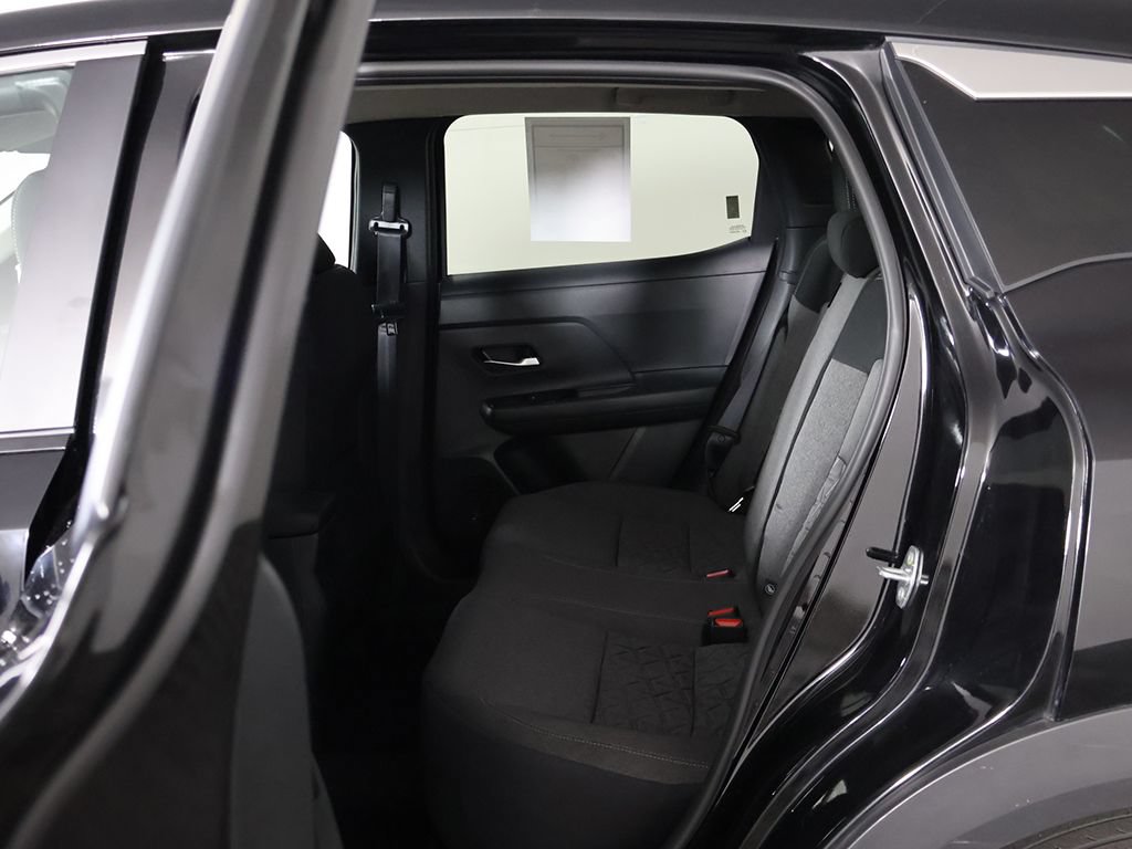 Used 2025 Nissan Kicks SV AWD/4WD image 29