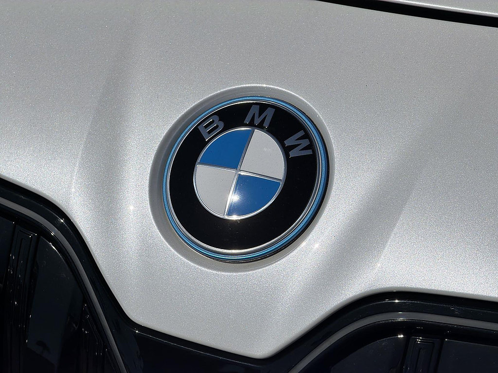 Used 2025 BMW 750e xDrive AWD/4WD image 30