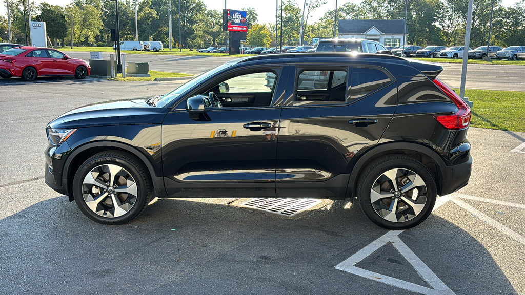 Certified 2026 Volvo XC40 B5 Plus AWD/4WD image 2