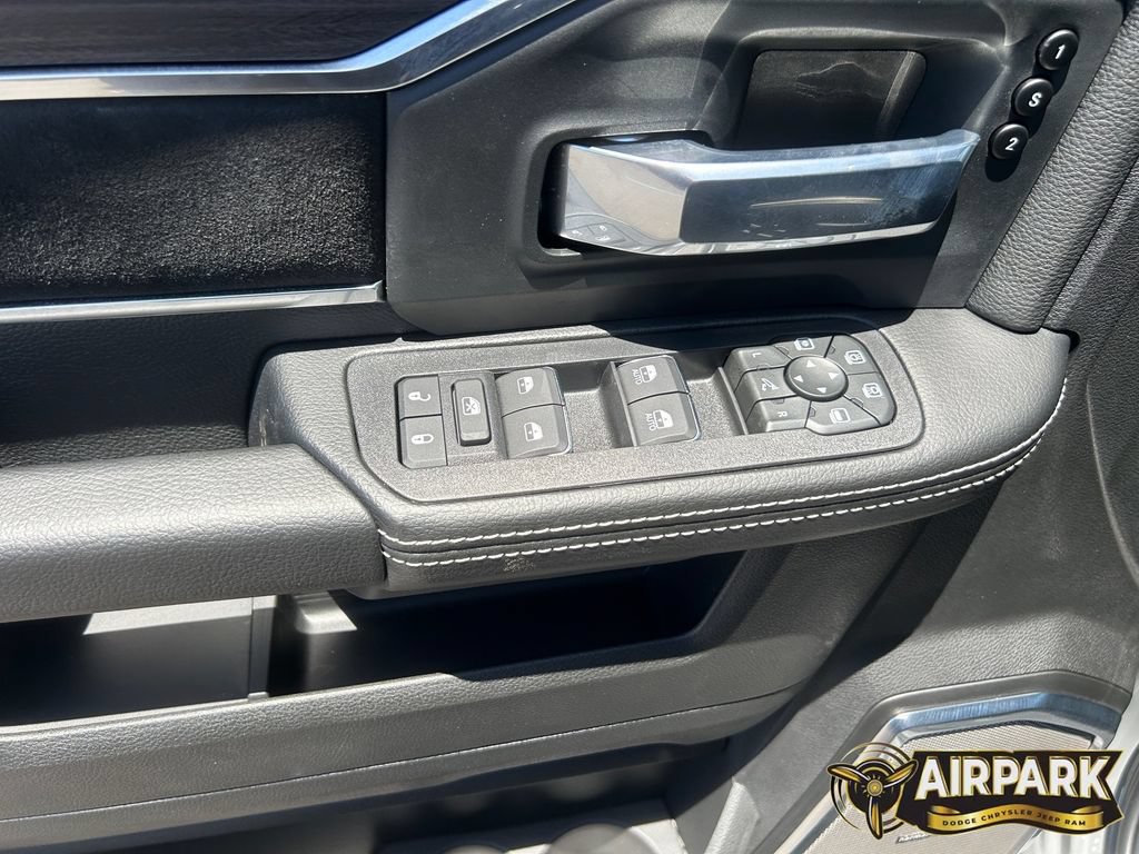 New 2026 RAM 2500 Laramie AWD/4WD image 19
