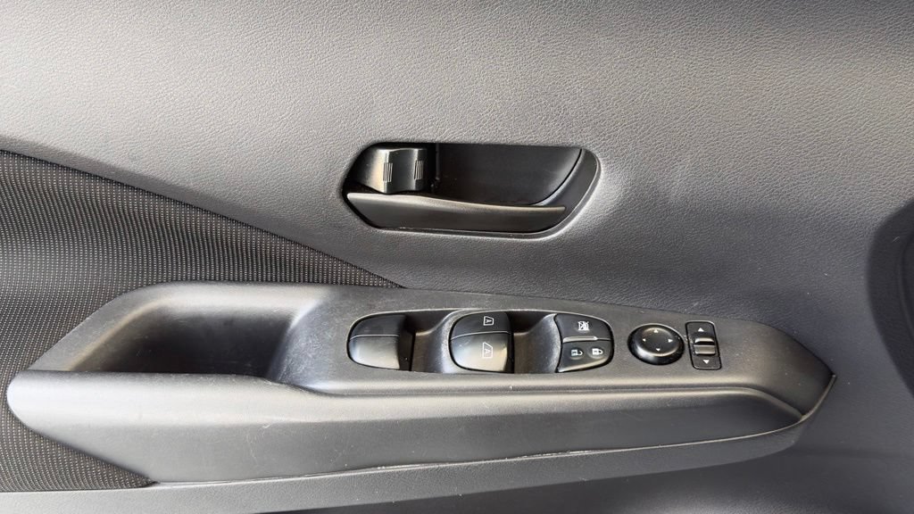 Used 2021 Nissan Kicks S FWD image 28