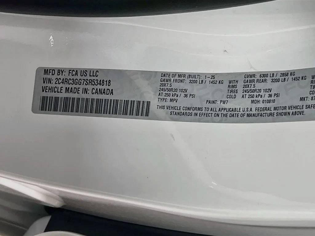 Used 2025 Chrysler Pacifica Limited AWD/4WD image 35
