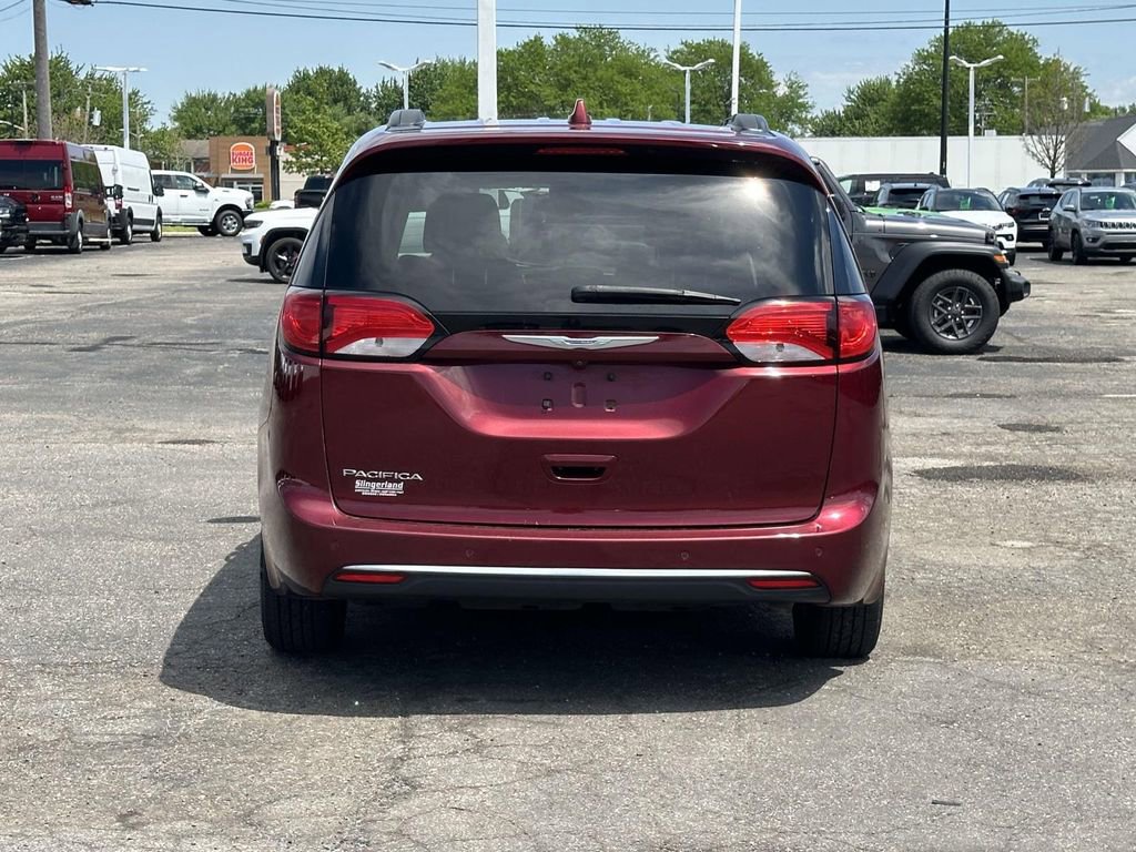 Used 2017 Chrysler Pacifica Touring-L FWD image 5