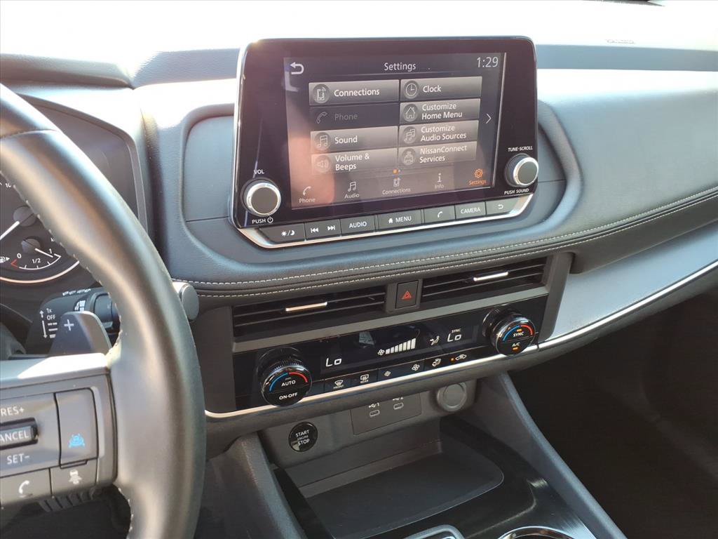 Used 2025 Nissan Rogue SV FWD image 27