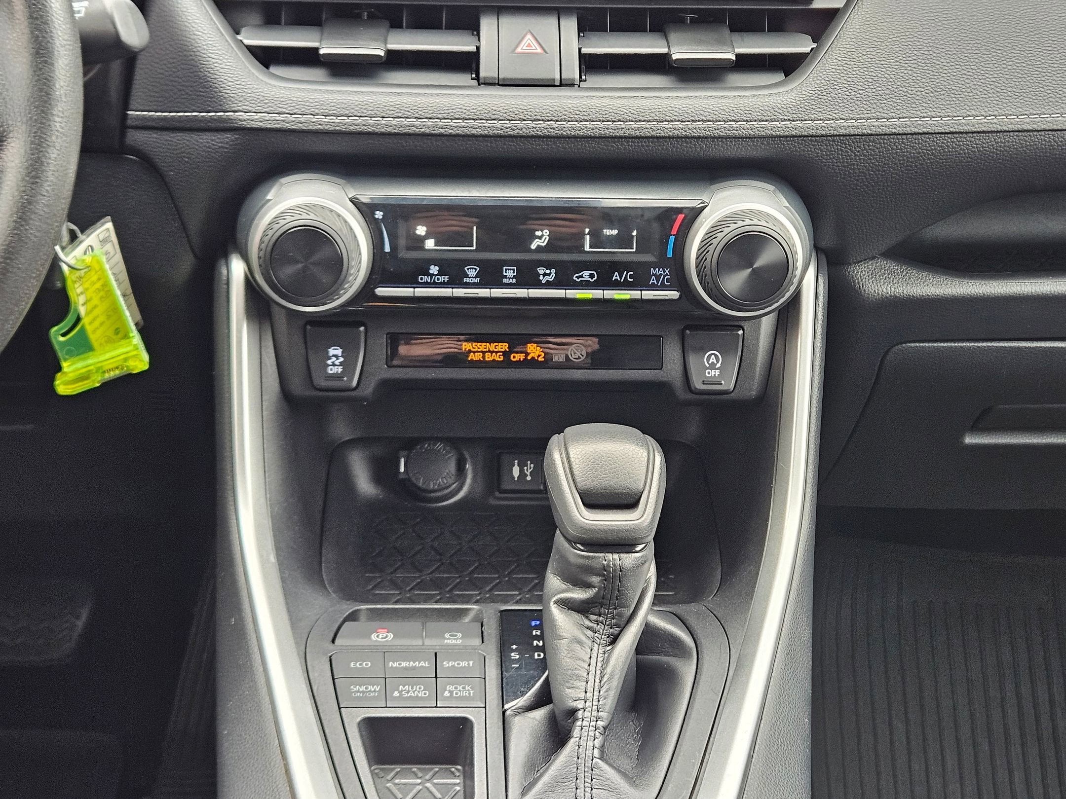 Used 2019 Toyota RAV4 LE w/ Carpet Mat Package image 14