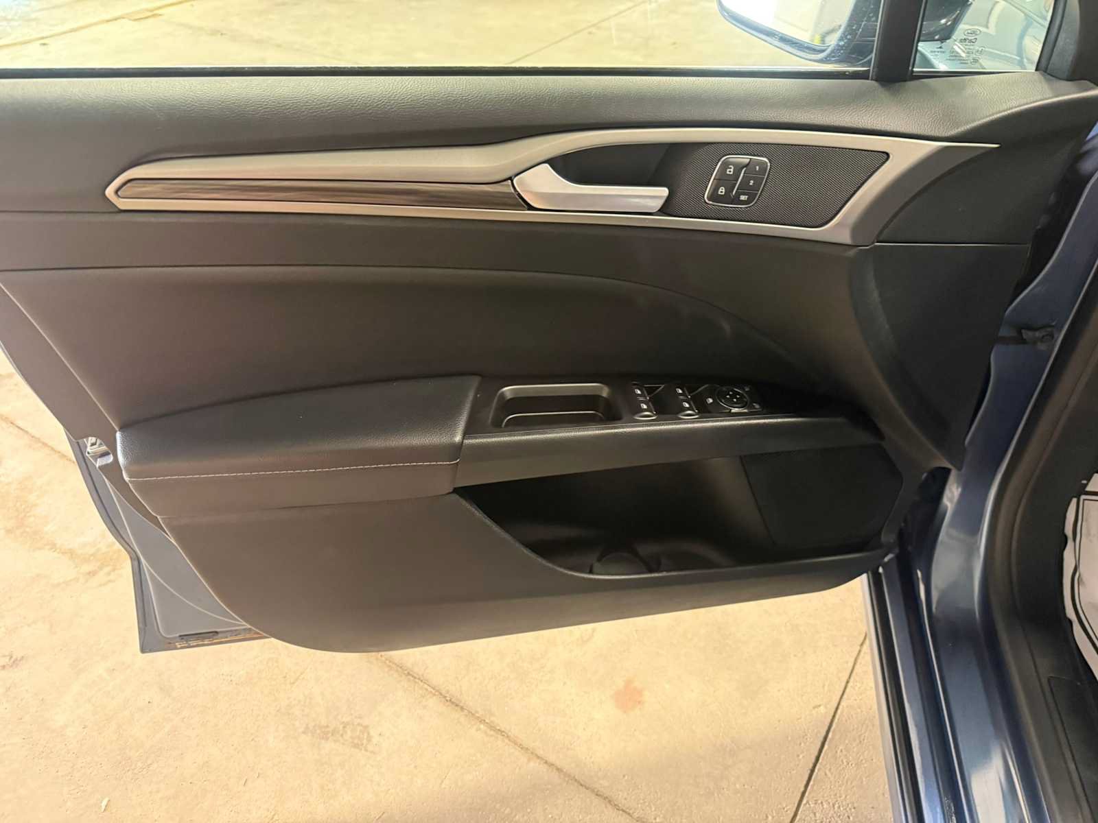 Used 2018 Ford Fusion SE w/ Fusion SE Technology Package FWD image 20