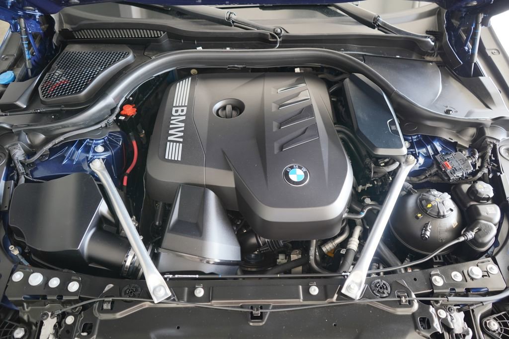 Used 2025 BMW 530i w/ Premium Package image 22