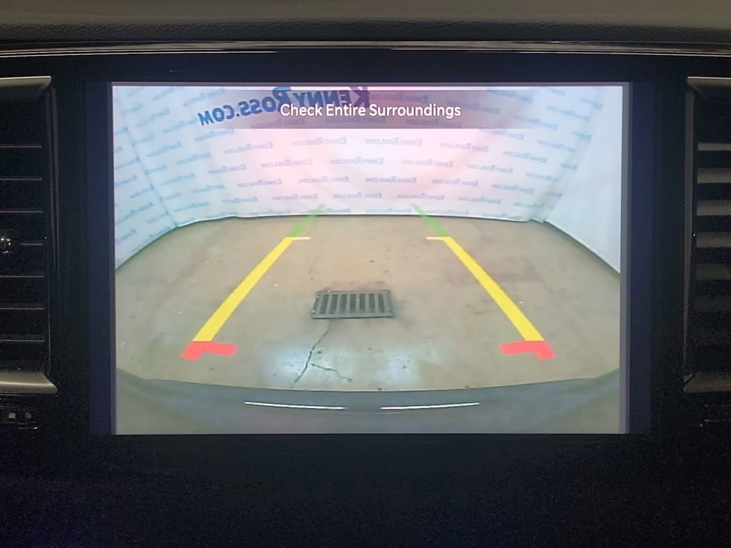 Used 2024 Chrysler Pacifica Touring-L image 19