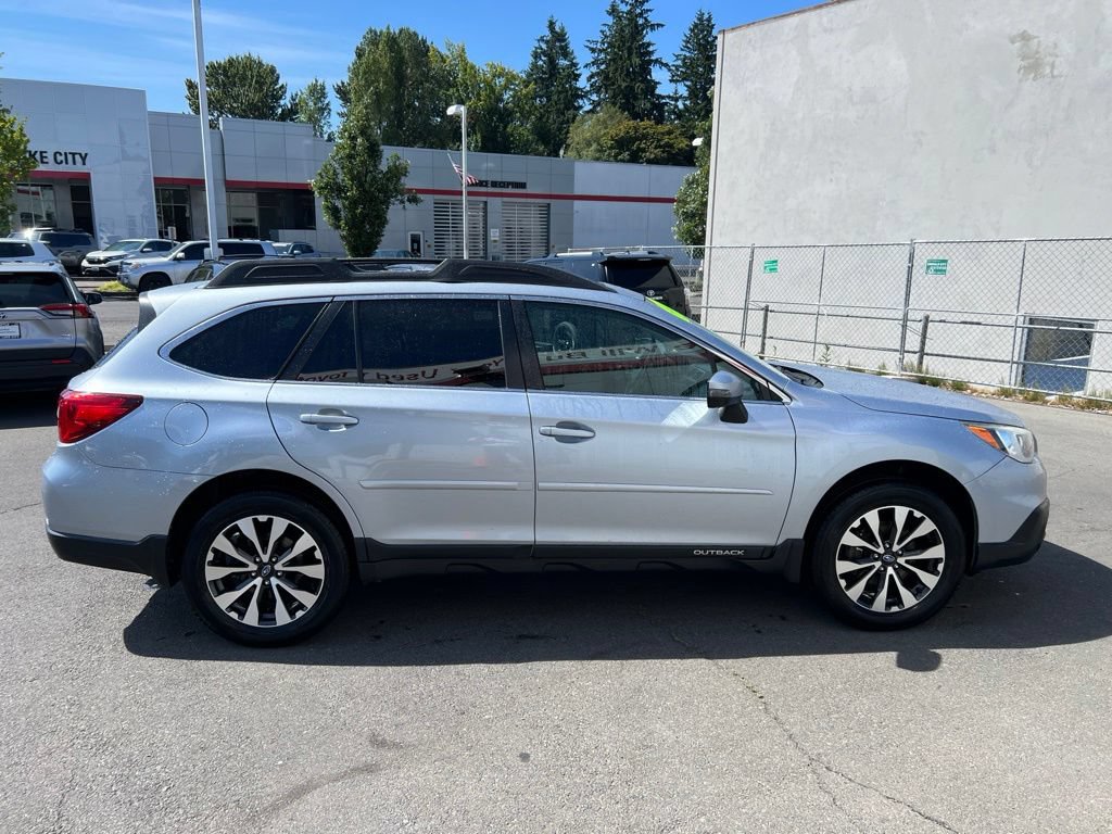 Used 2017 Subaru Outback 2.5i Limited AWD/4WD image 3