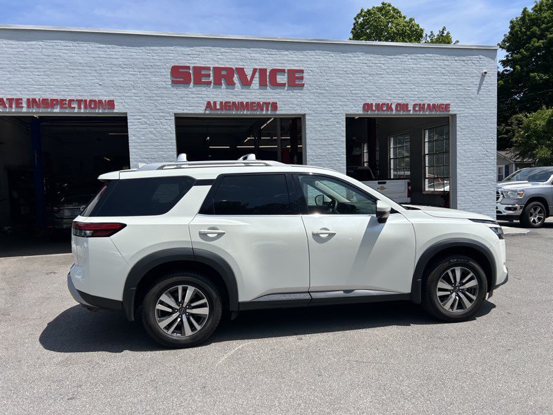 Used 2023 Nissan Pathfinder SL w/ Lighting Package (N92) AWD/4WD image 9
